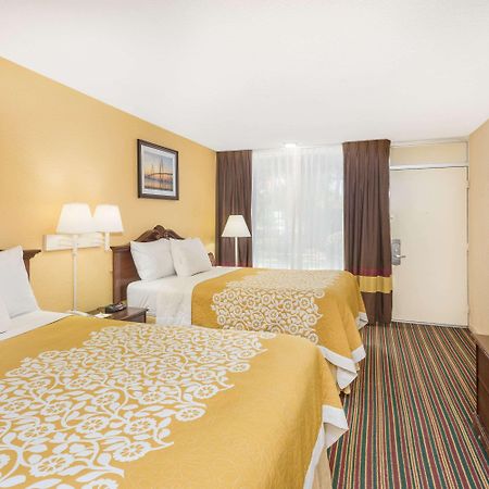 Days Inn By Wyndham Mt Pleasant-Charleston-Patriots Point Exteriör bild