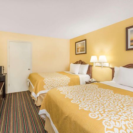 Days Inn By Wyndham Mt Pleasant-Charleston-Patriots Point Exteriör bild