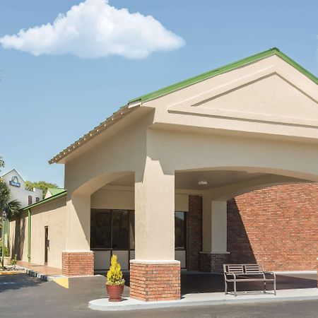 Days Inn By Wyndham Mt Pleasant-Charleston-Patriots Point Exteriör bild
