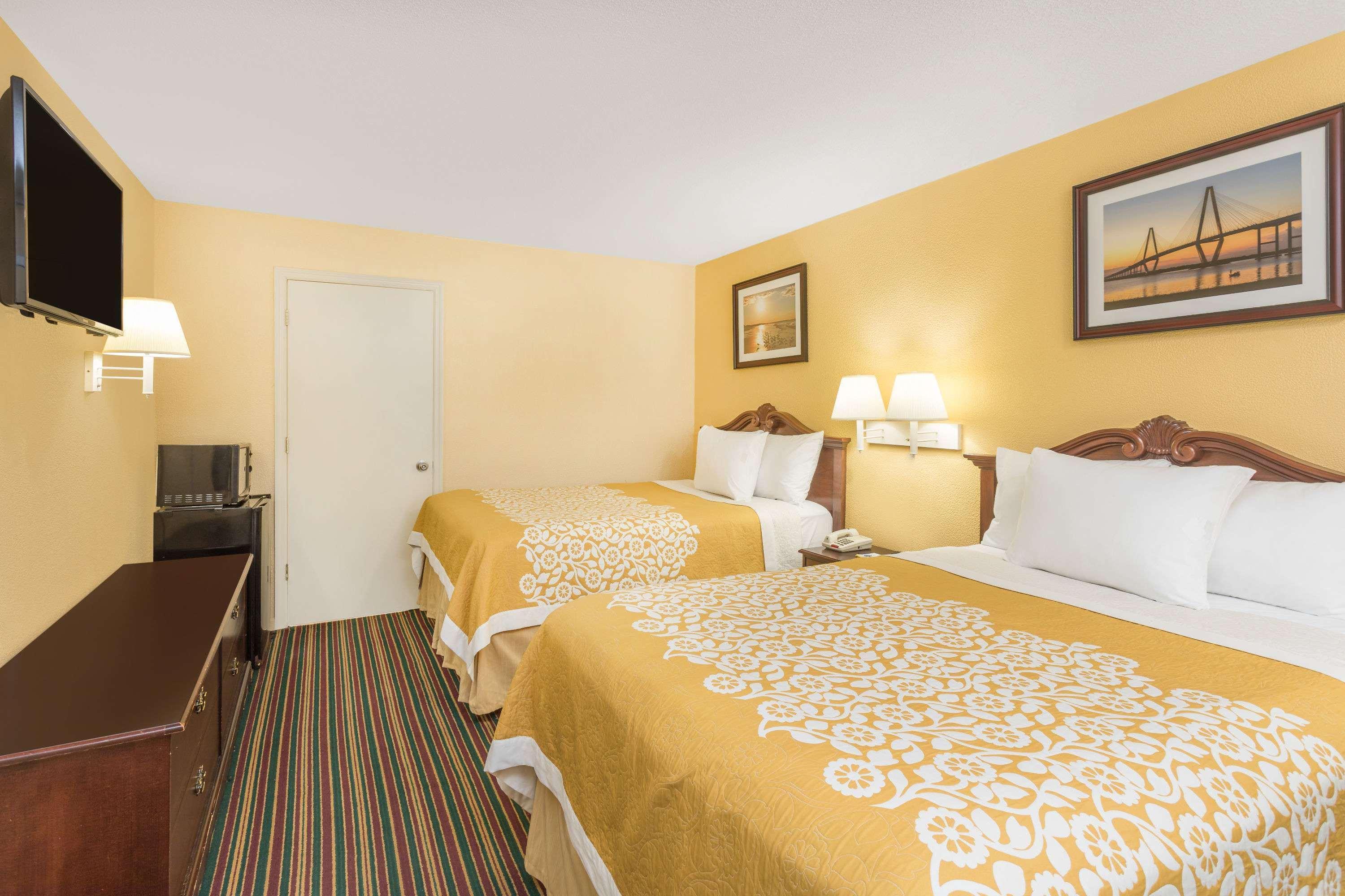 Days Inn By Wyndham Mt Pleasant-Charleston-Patriots Point Exteriör bild