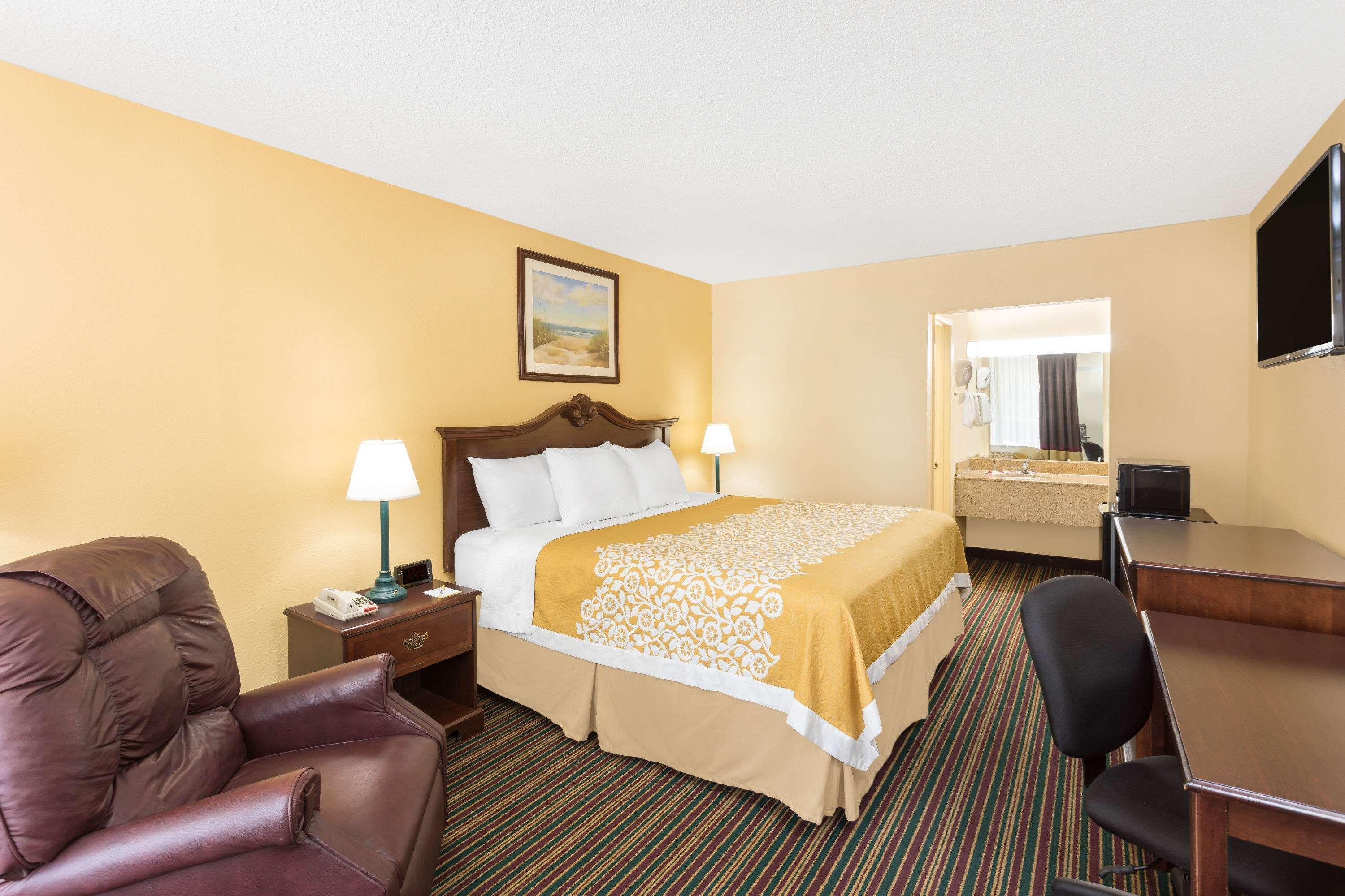 Days Inn By Wyndham Mt Pleasant-Charleston-Patriots Point Exteriör bild
