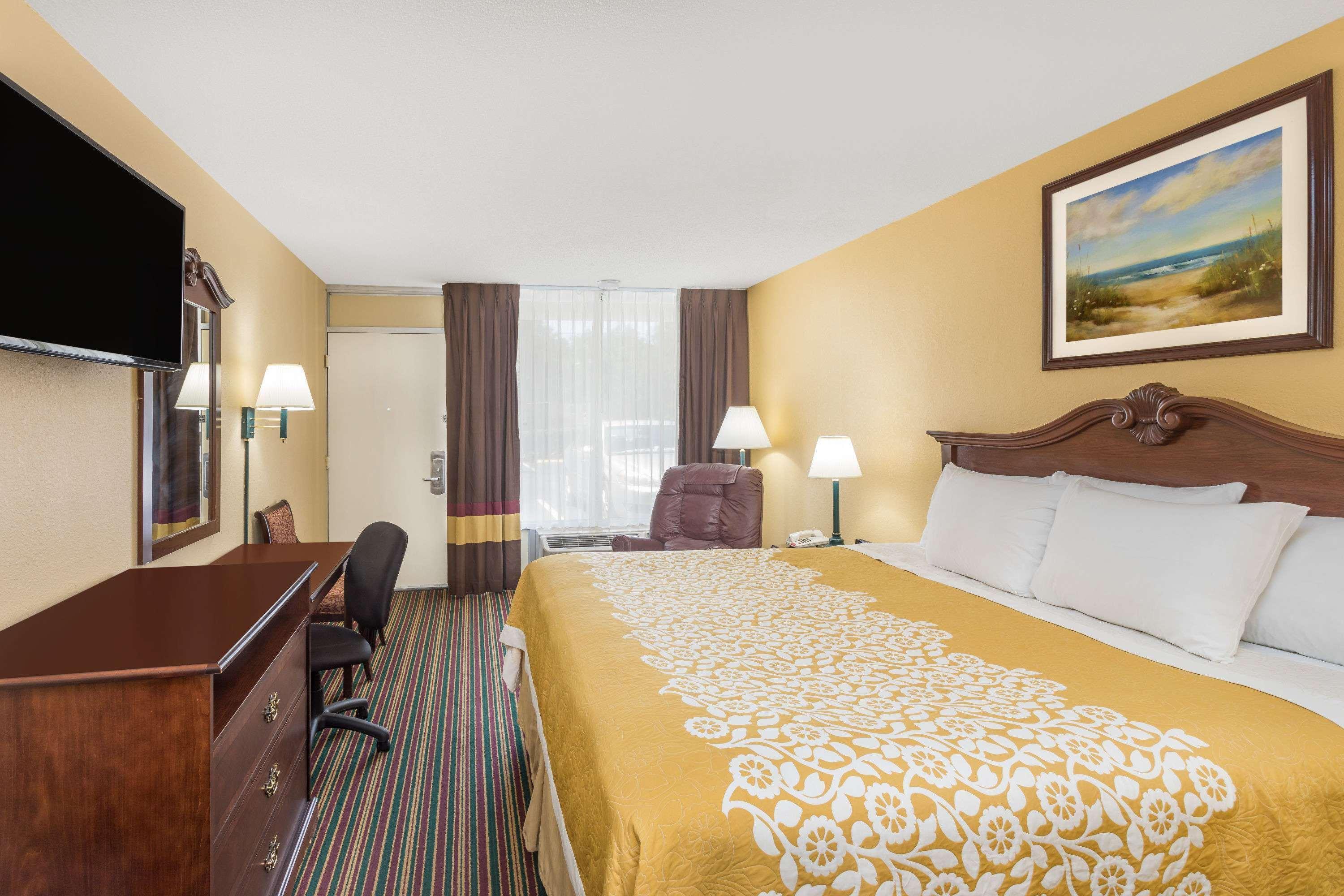 Days Inn By Wyndham Mt Pleasant-Charleston-Patriots Point Exteriör bild