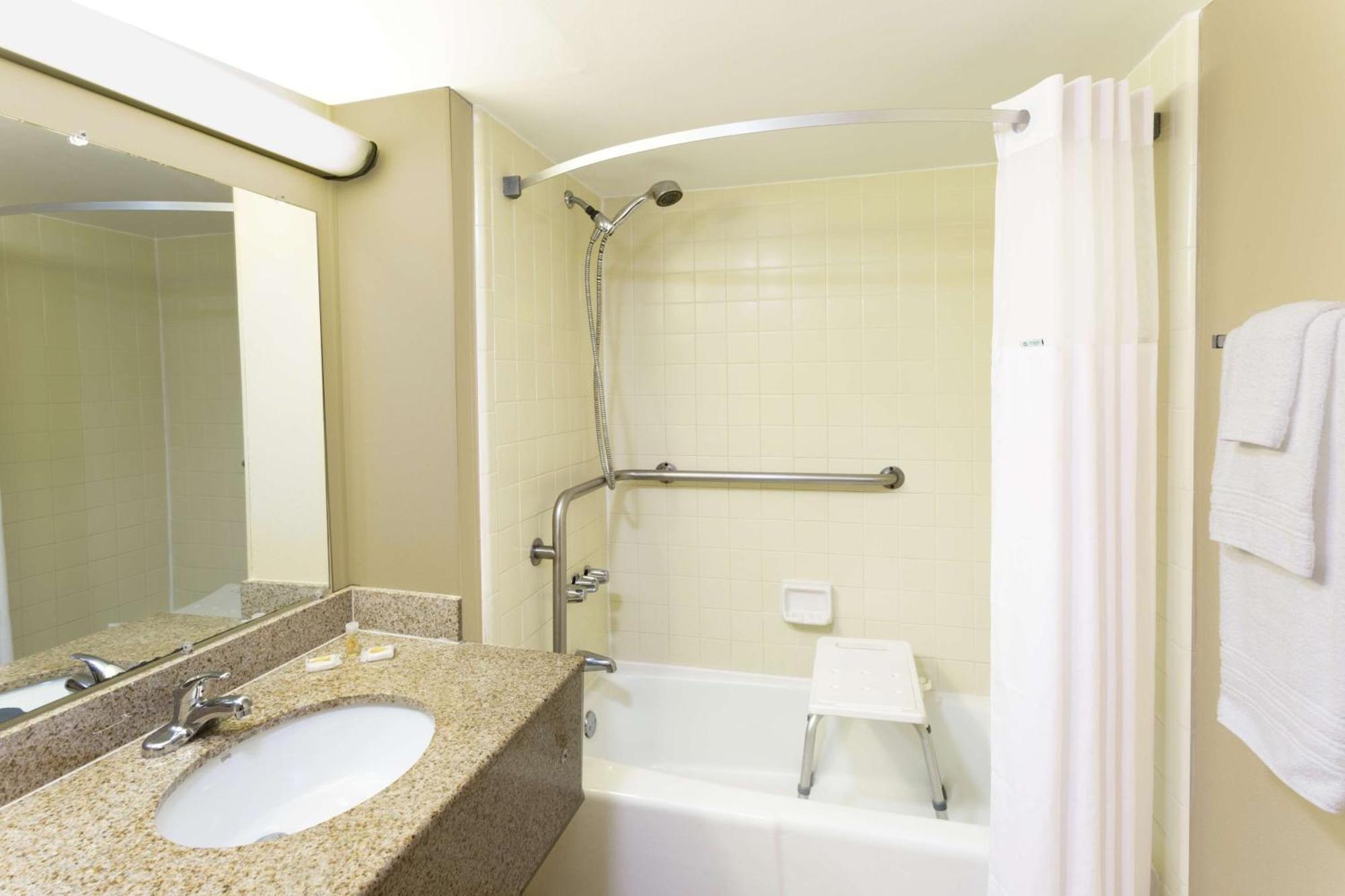 Days Inn By Wyndham Mt Pleasant-Charleston-Patriots Point Exteriör bild