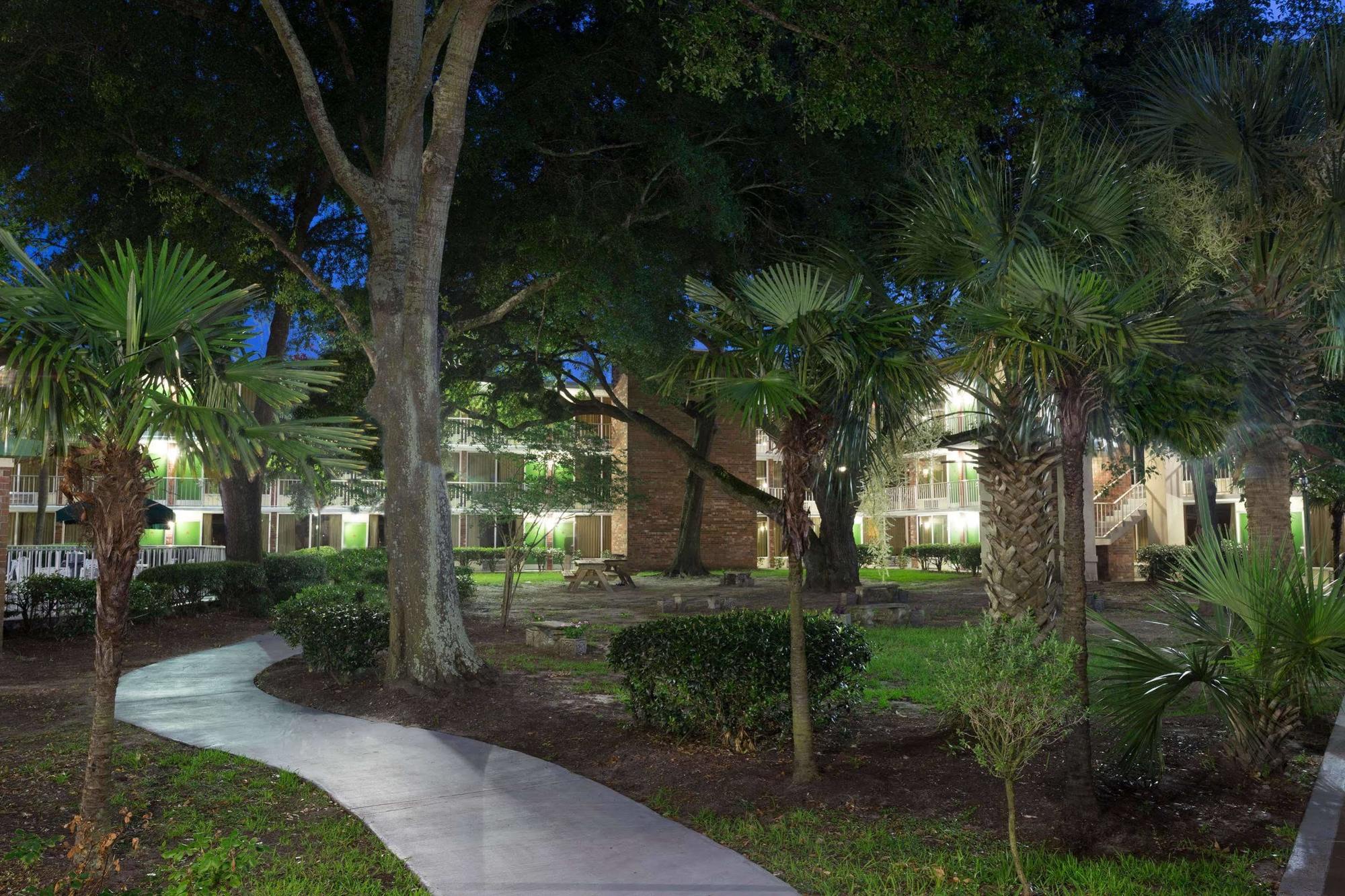 Days Inn By Wyndham Mt Pleasant-Charleston-Patriots Point Exteriör bild